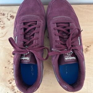 Like new Reebok Burgundy Sneakers Size 9.5